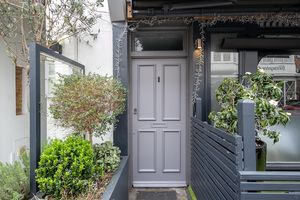 Bridge Road Entrance- click for photo gallery